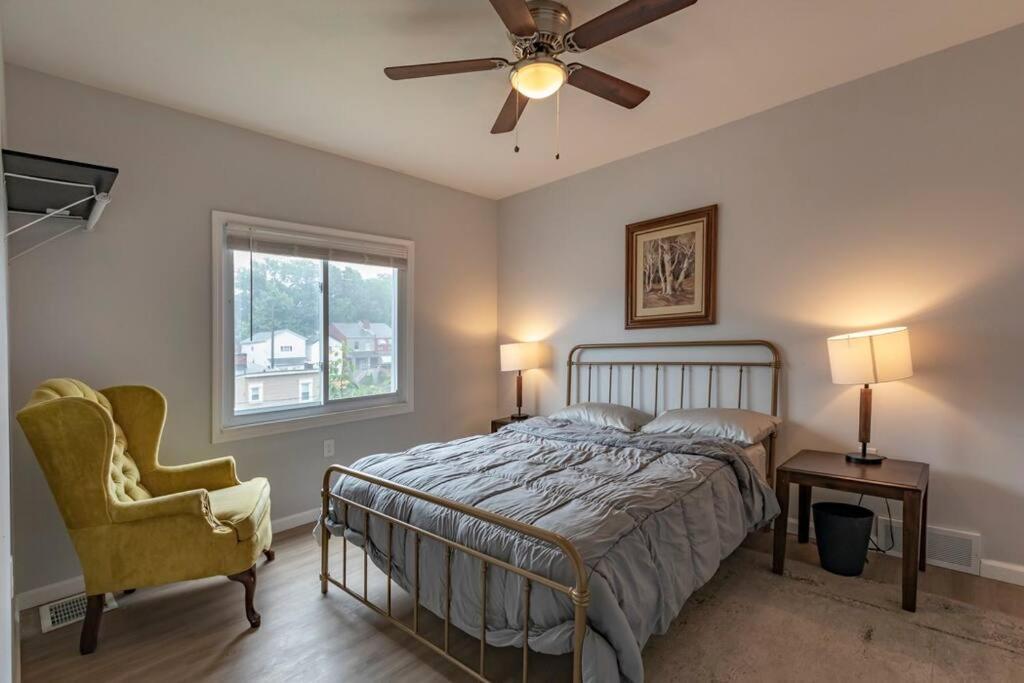 Urban Oasis Easy Access Brand New Apartment